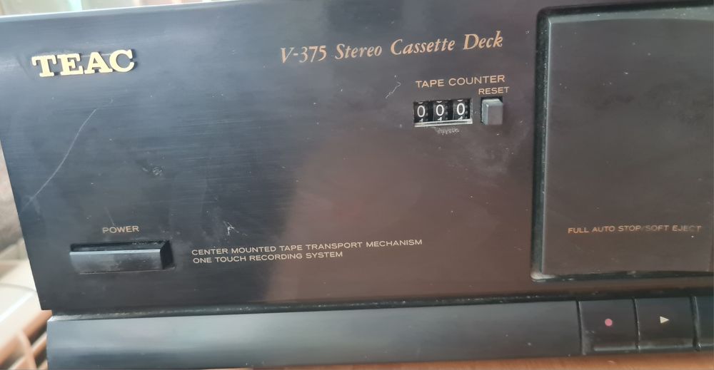 TEAC V-375 касетная дека, в рабочем состоянии.