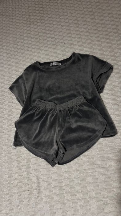 Szara welurowa ciepła piżama (szorty i koszulka)