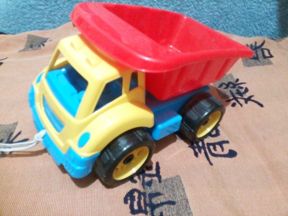 На подарок,Самосвал  игрушка большая