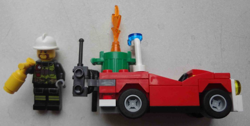 LEGO City Лего Пожарная машина 30347 человечек, оригинал