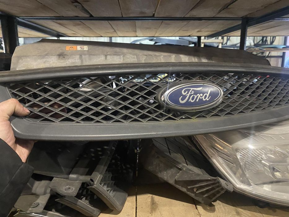 Передня решітка Ford Focus 2