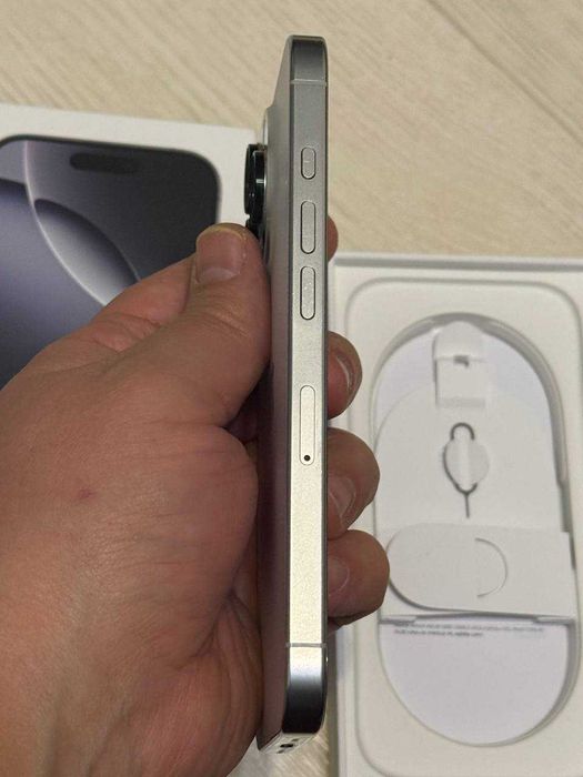 Iphone 16 pro 512 White Sim Батарея 96% 303 цикла  900$