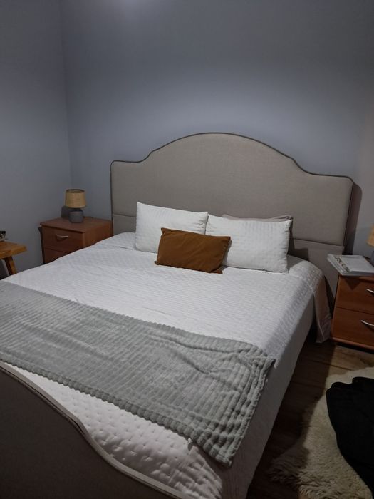 Cama de casal com colchão /2 mesas decabeceiras