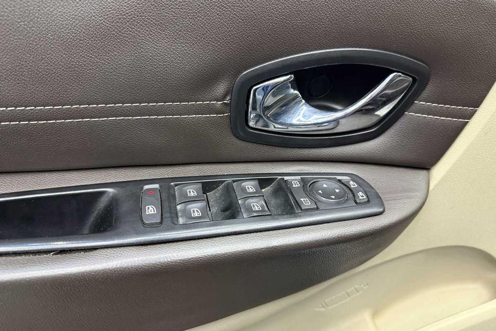 Renault Megane Scenic 2012