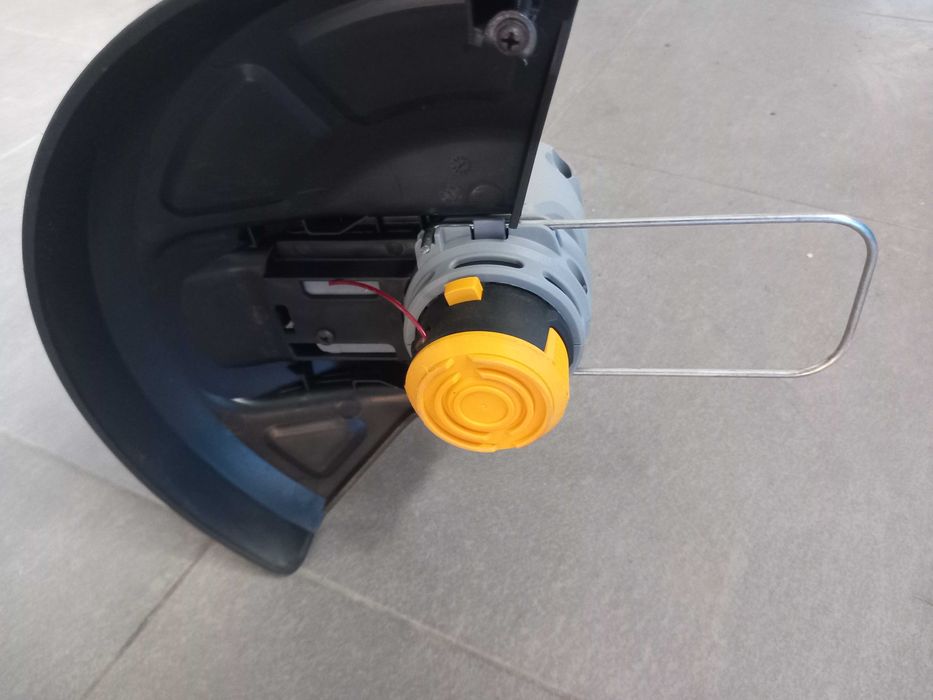 Podkaszarka akumulatorowa z ładowarka i bateria 2 Aha nowa !!