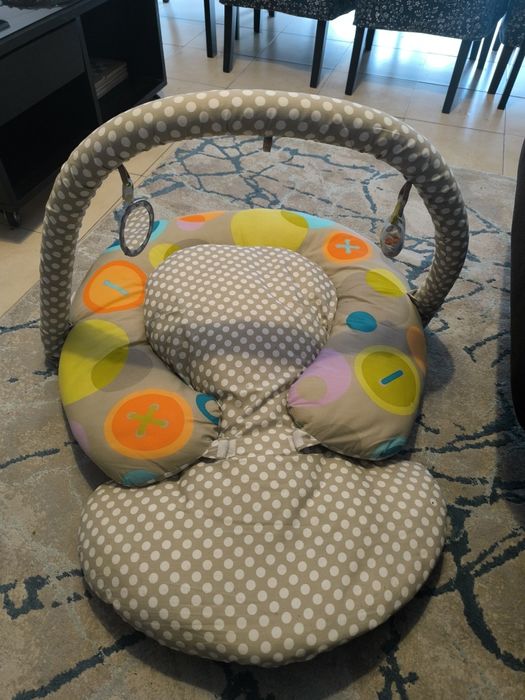 Almofada de amamentação e parque