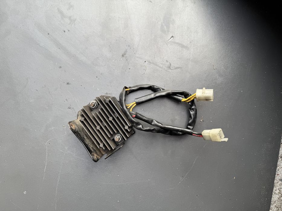 Regulator napiecia KTM LC4 640 2003