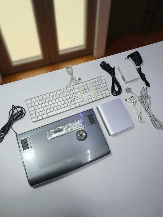 Zestaw Mac Pro 5.1 2CPU Apple Cinema 20” Wacom Intuos3 Adobe CS6