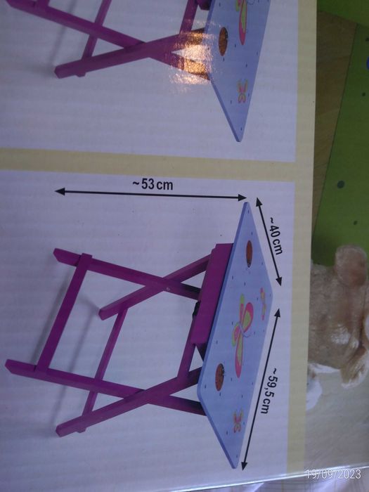 Mesa para crianças com gaveta prática para dobrar