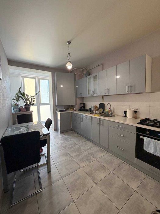 В продажу 2 квартира укомплектована та з ремонтом -  7 Небо, вул. Проїзна