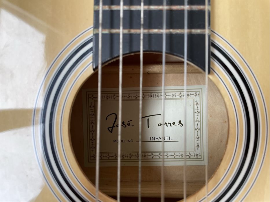Guitarra clássica/viola de criança