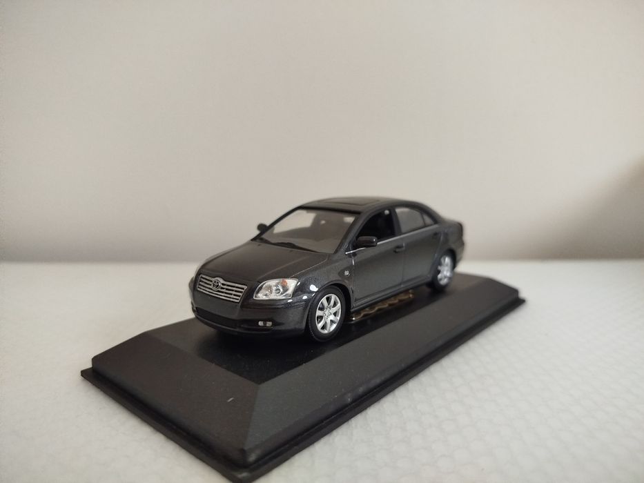 Miniatura Toyota Avensis 1/43 Nova