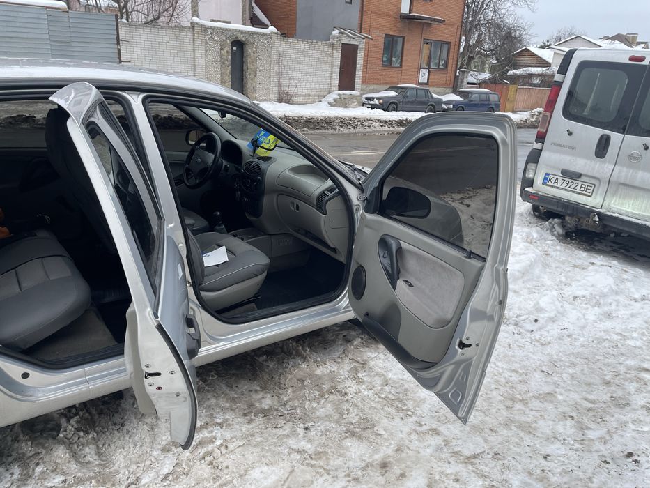 Автомобиль полностью ухоженный хорошем состоянии