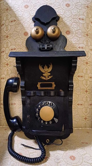 Raro Telefone de parede em madeira
