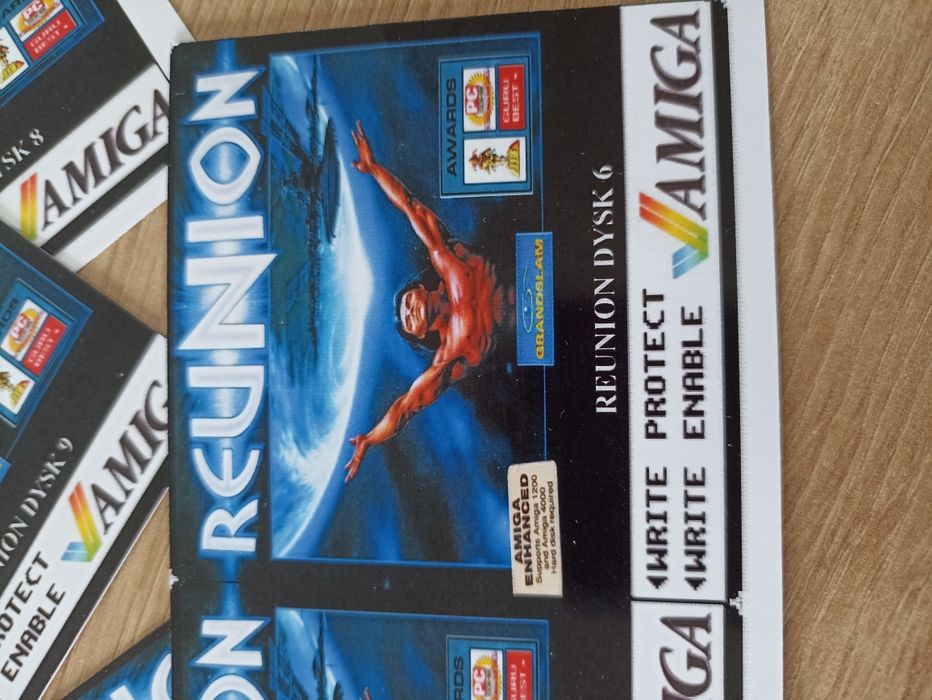 Amiga 500  Komplet labelek na dyskietki gra REUNION