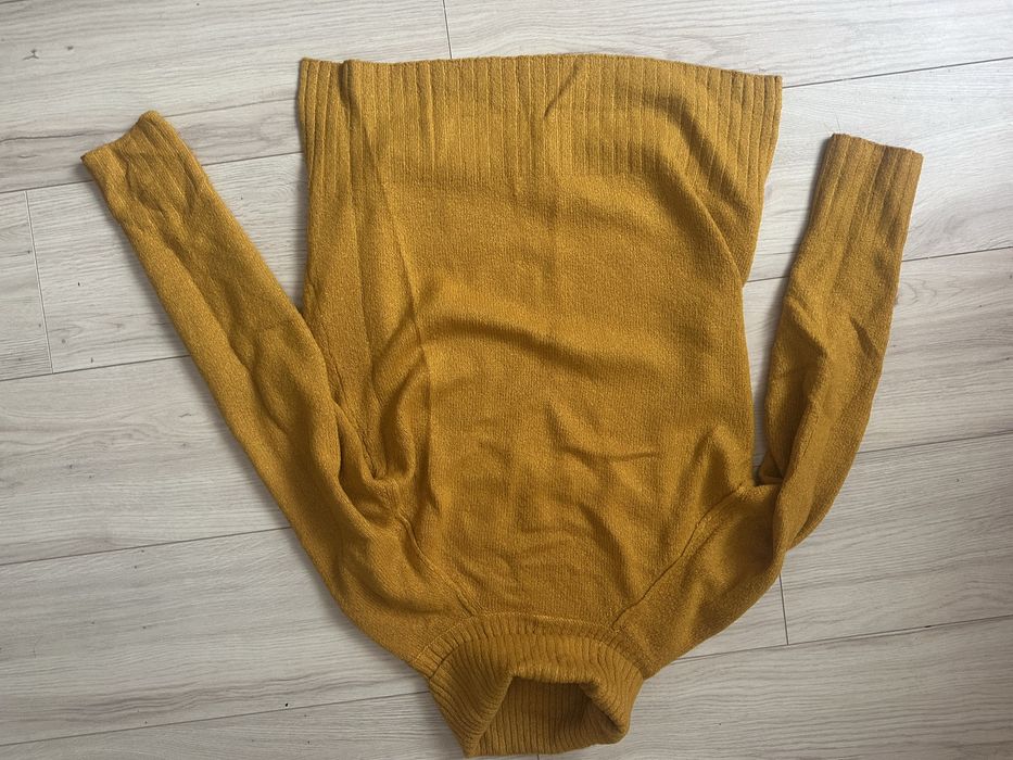 Всі светри по 200 грн