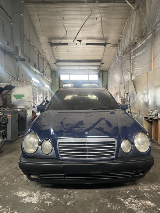 мерседес 210 є240. 1999 року газ бенз