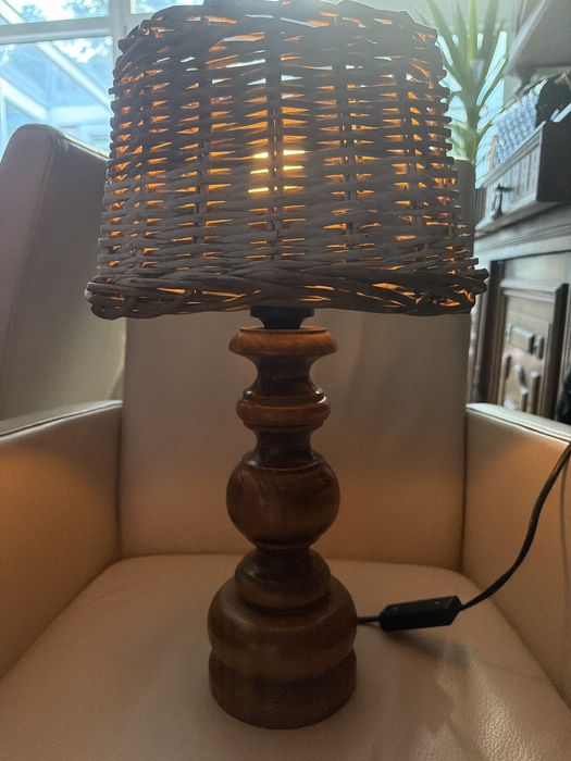 Sliczna drewniana lampka Vintage abazur z rattanu Boho PRL