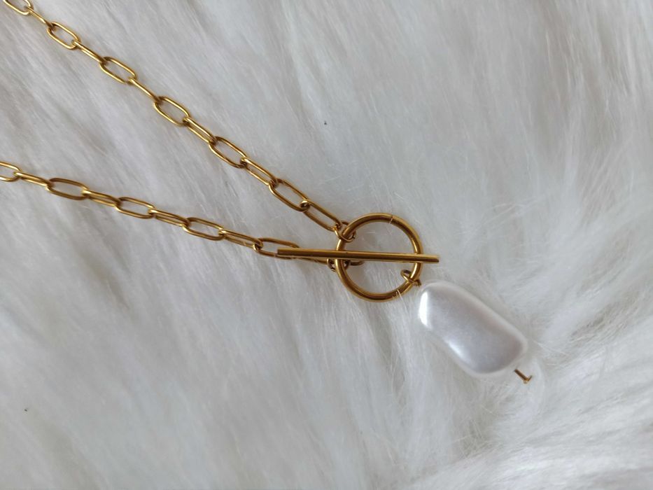 Złoty naszyjnik damski z perłą
