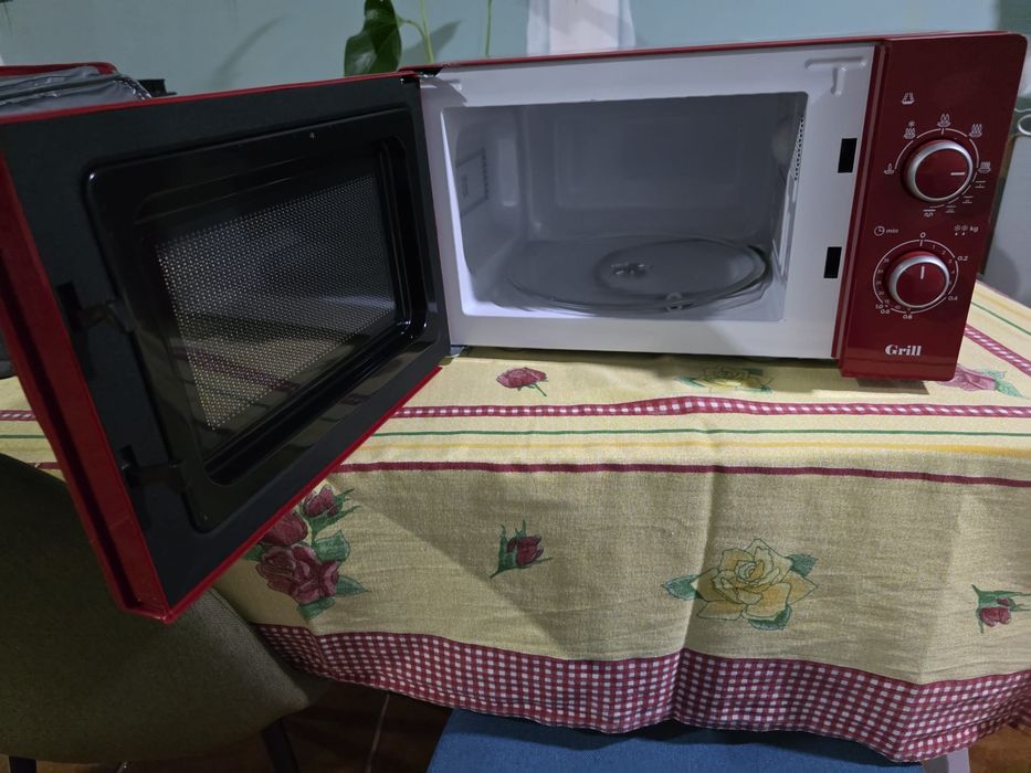 Vendo microondas  em bom estado nunca fui osado  ainda está na caixa