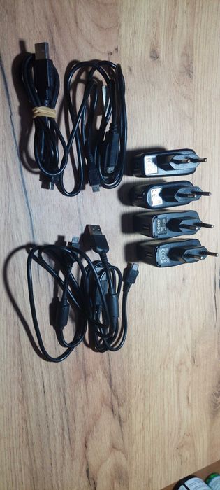 Zestaw 4 x uniwersalne ładowarki sieciowe USB + kable microUSB (typ B)