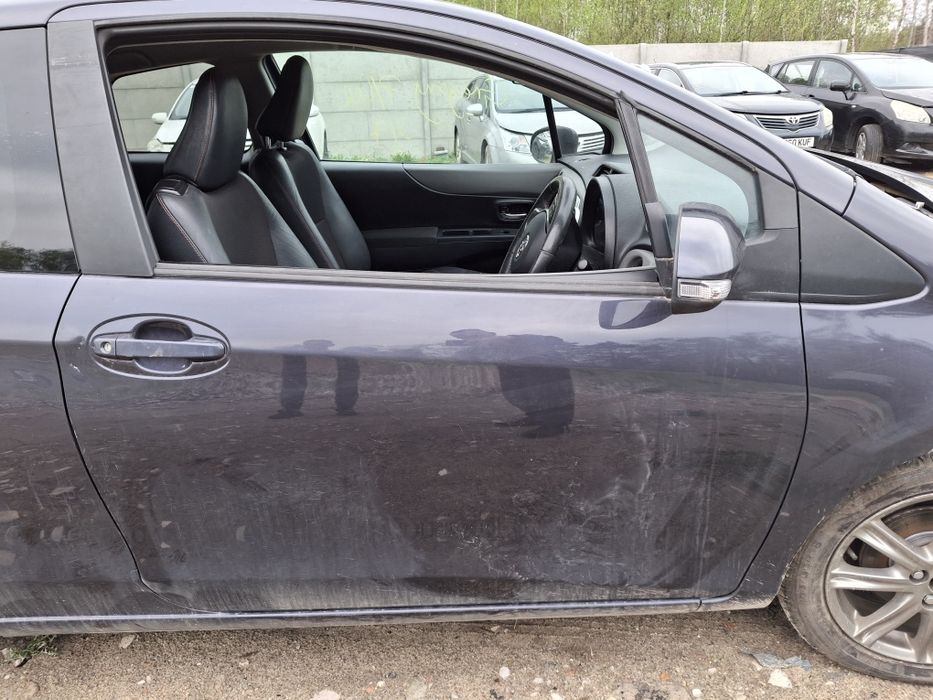 Toyota Yaris 3 III 3D 9AF drzwi prawe