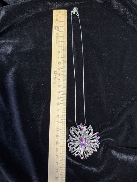 Вінтажне кольє з підвіскою у формі квітки