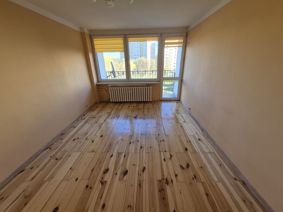 Podłoga z desek sosnowych 5.2x3.3m