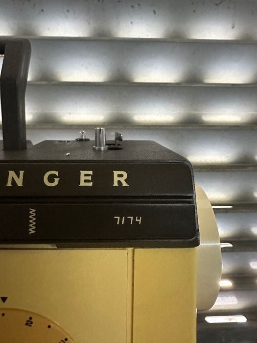 Máquina Singer 7174