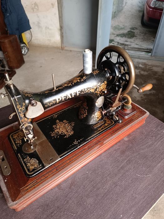 Máquina de Costura PFAFF antiga/ relíquia/ museu