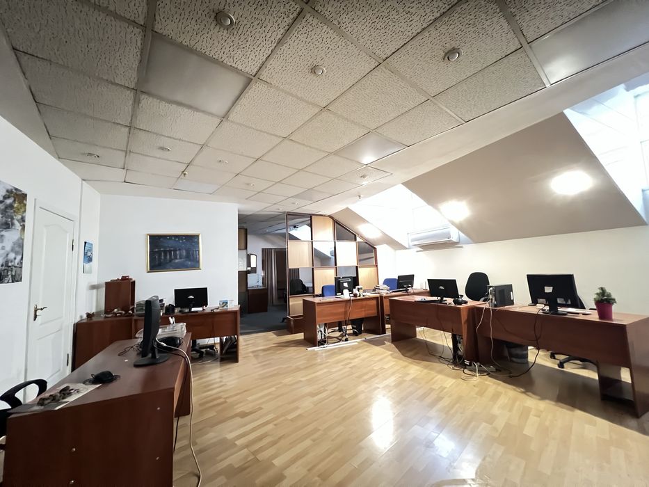 Здам окремо розташовану будівлю в центі  вул. Студентська 5/2