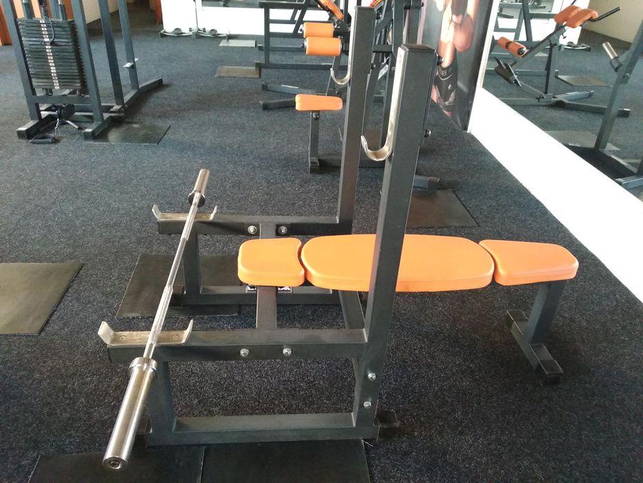 Комплекс професіональних  силових тренажерів для спортивного залу.