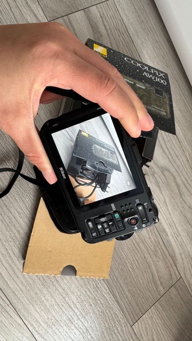 Фотоапарат Nikon COOLPIX AW100
