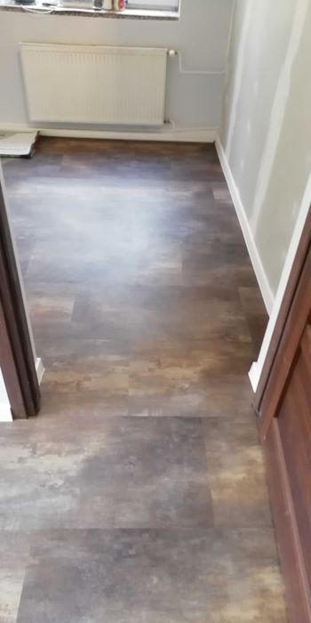 Montaż wykładzin podłogowych