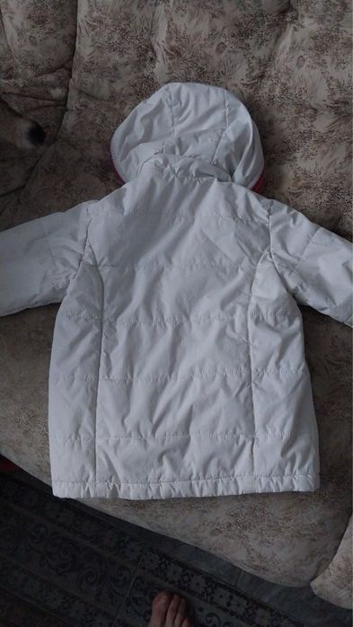 Куртка біла на флісі Осінь/зима розмір 110
