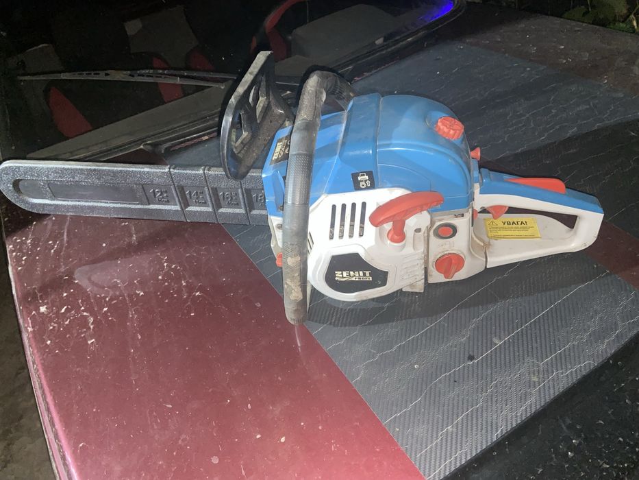 Бензопилла Zenit