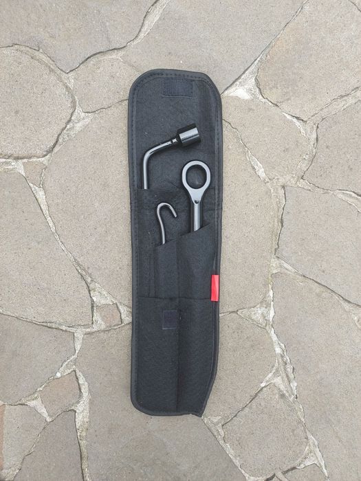 Домкрат та набір інструментів для Hyundai Tucson NX4 / Kia Sportage