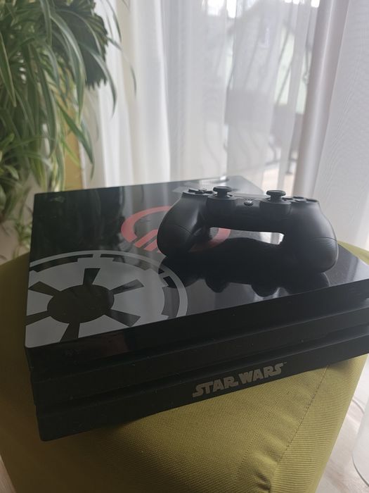 PS4 PRO 1TB star wars edycja limitowana + 2 pady + 4 gry