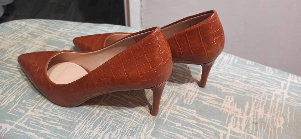 Brązowe buty na obcasie 39