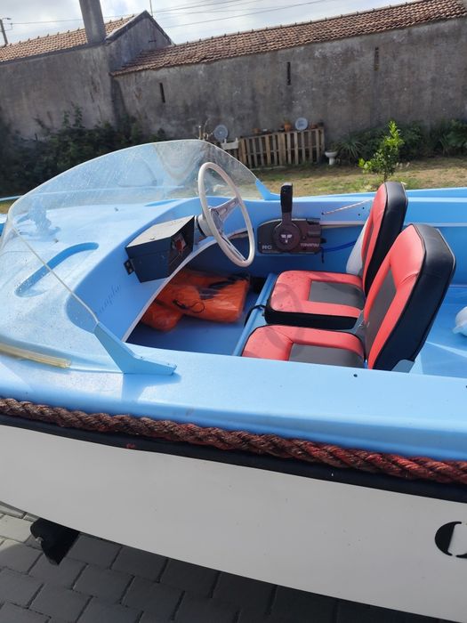 Barco recreio,4,05m . 5 lugares ,motor Tohatsu 25 cv