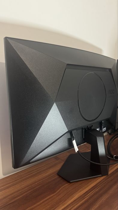 Monitor Gaming Curvo AOC + Teclado
