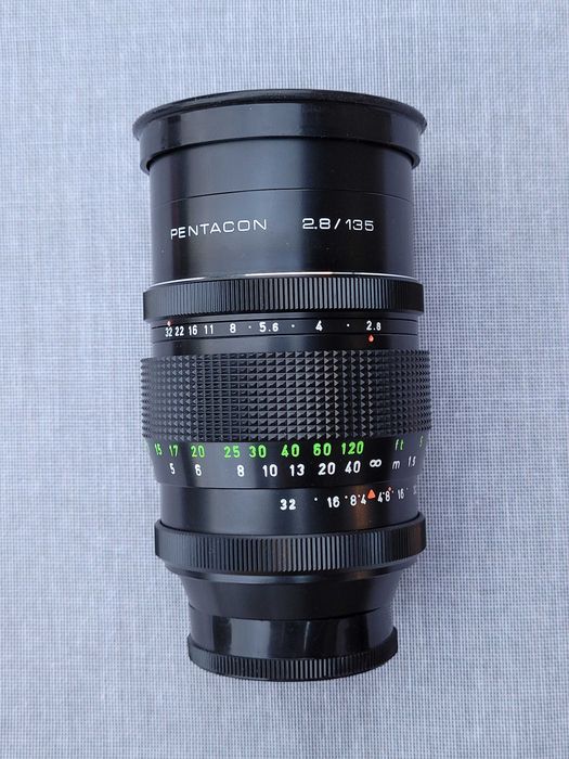 Teleobiektyw Pentacon f2.8, 135 m, oryginalne etui, stan BDB+