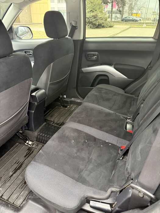 Mitsubishi Outlander XL