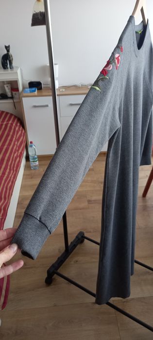 Sprzedam sukienke długą z motywem