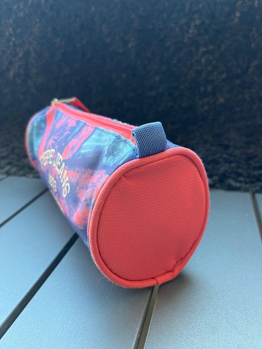 Estojo escolar cilíndrico Pepe Jeans