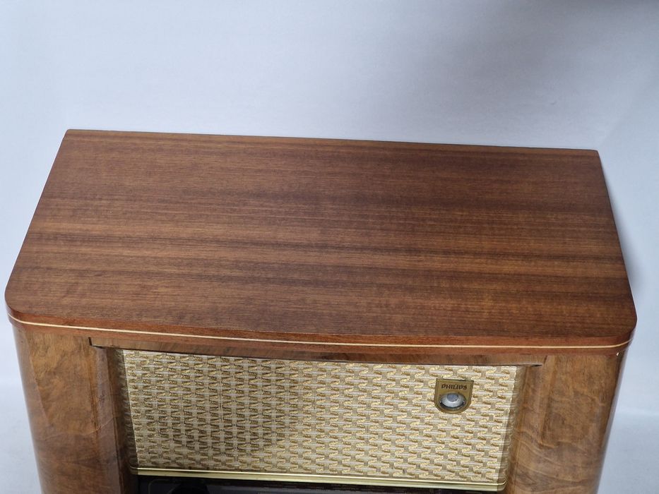 Rádio antigo com gira discos reparado Philips