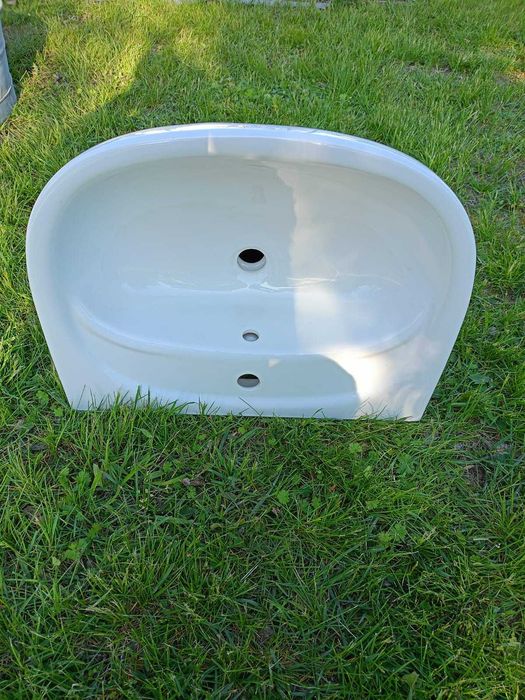 Umywalka z półpostumentem firmy Koło