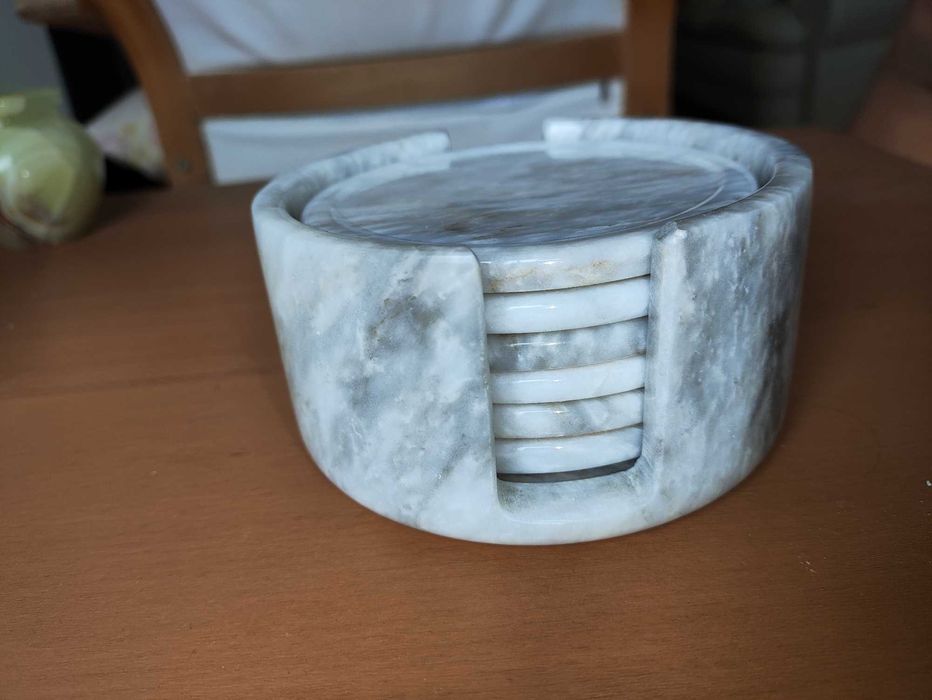 Conjunto poisa copos em Mármore natural