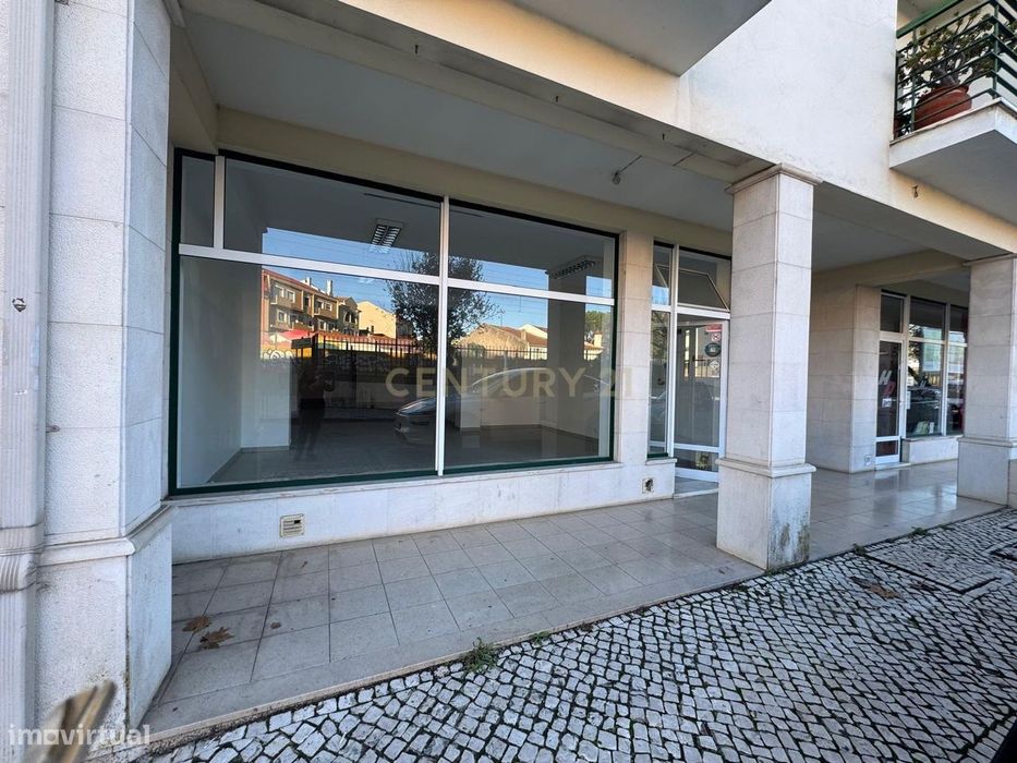 Espaço Comercial em Pombal - 375m² com Acesso à Estrada