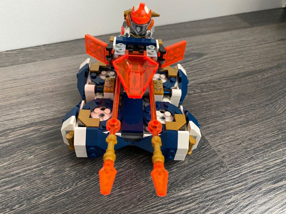 LEGO Nexo Knights 72001  Bojowy poduszkowiec Lance'a